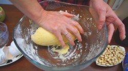 Песочный торт с арахисом и грецкими орехами - шаг 11 Песочный торт с арахисом и грецкими орехами - шаг 11