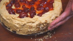 Песочный торт с арахисом и грецкими орехами - шаг 25 Песочный торт с арахисом и грецкими орехами - шаг 25