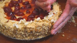 Песочный торт с арахисом и грецкими орехами - шаг 26 Песочный торт с арахисом и грецкими орехами - шаг 26