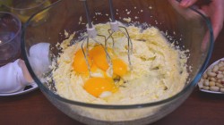 Песочный торт с арахисом и грецкими орехами - шаг 4 Песочный торт с арахисом и грецкими орехами - шаг 4