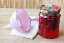 Домашняя настойка на клюкве на водке - шаг 7 Домашняя настойка на клюкве на водке - шаг 7