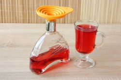 Домашняя настойка на клюкве на водке - шаг 8 Домашняя настойка на клюкве на водке - шаг 8