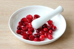 Домашняя настойка на клюкве на водке - шаг 3 Домашняя настойка на клюкве на водке - шаг 3