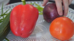 Восточный овощной салат с куриной грудкой - шаг 1 Восточный овощной салат с куриной грудкой - шаг 1