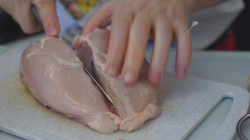 Восточный овощной салат с куриной грудкой - шаг 2 Восточный овощной салат с куриной грудкой - шаг 2