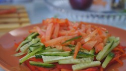 Восточный овощной салат с куриной грудкой - шаг 6 Восточный овощной салат с куриной грудкой - шаг 6