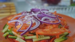 Восточный овощной салат с куриной грудкой - шаг 7 Восточный овощной салат с куриной грудкой - шаг 7