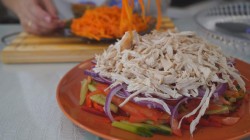 Восточный овощной салат с куриной грудкой - шаг 8 Восточный овощной салат с куриной грудкой - шаг 8