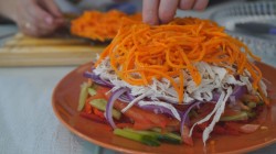 Восточный овощной салат с куриной грудкой - шаг 9 Восточный овощной салат с куриной грудкой - шаг 9
