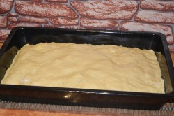 Воздушный пирог с начинкой яблоками - шаг 10