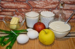 Воздушный пирог с начинкой яблоками - шаг 1