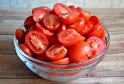 Вяленые помидоры в сушилке для овощей на зиму - шаг 3 Вяленые помидоры в сушилке для овощей на зиму - шаг 3