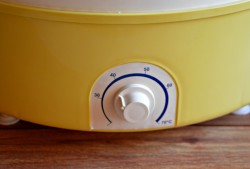 Вяленые помидоры в сушилке для овощей на зиму - шаг 6 Вяленые помидоры в сушилке для овощей на зиму - шаг 6