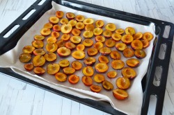 Вяленые сливы с чесноком - шаг 3 Вяленые сливы с чесноком - шаг 3