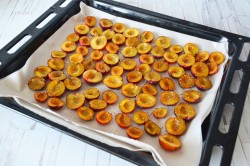 Вяленые сливы с чесноком - шаг 4 Вяленые сливы с чесноком - шаг 4