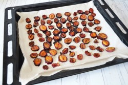 Вяленые сливы с чесноком - шаг 5 Вяленые сливы с чесноком - шаг 5