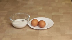 Как взбить белок с сахаром в густую пену для меренгов и не только - шаг 1