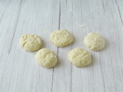 Хачапури с творогом в духовке - шаг 11 Хачапури с творогом в духовке - шаг 11