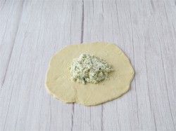 Хачапури с творогом в духовке - шаг 13 Хачапури с творогом в духовке - шаг 13