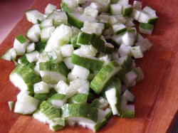 Холодный борщ из маринованной свеклы с колбасой - шаг 3