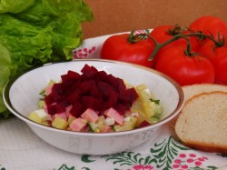 Холодный борщ из маринованной свеклы с колбасой - шаг 6