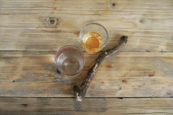 Хреновуха на самогоне - шаг 1 Хреновуха на самогоне - шаг 1