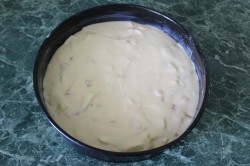 Яблочный пирог со сметаной в духовке с изюмом - шаг 11 Яблочный пирог со сметаной в духовке с изюмом - шаг 11