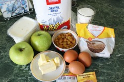 Яблочный пирог со сметаной в духовке с изюмом - шаг 1 Яблочный пирог со сметаной в духовке с изюмом - шаг 1