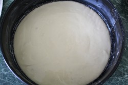 Яблочный пирог со сметаной в духовке с изюмом - шаг 9 Яблочный пирог со сметаной в духовке с изюмом - шаг 9