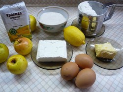 Быстрый яблочный пирог с творожной заливкой - шаг 1 Быстрый яблочный пирог с творожной заливкой - шаг 1