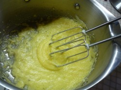 Быстрый яблочный пирог с творожной заливкой - шаг 2 Быстрый яблочный пирог с творожной заливкой - шаг 2