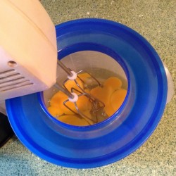 Яблочный пирог шарлотка в духовке - шаг 2 Яблочный пирог шарлотка в духовке - шаг 2