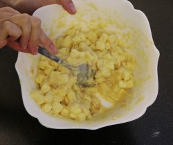 Яблочный пирог Шарлотт с изюмом - шаг 5 Яблочный пирог Шарлотт с изюмом - шаг 5