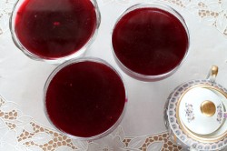 Ягодное желе с желатином из замороженных ягод - шаг 8