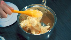 Яркий творожный торт из печенья без выпечки - шаг 13