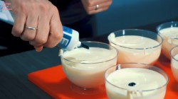 Яркий творожный торт из печенья без выпечки - шаг 17