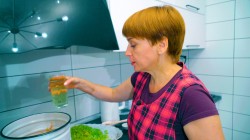 Закуска из болгарского перца с помидорами и чесноком на зиму - шаг 11