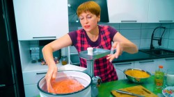 Закуска из болгарского перца с помидорами и чесноком на зиму - шаг 4