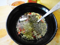 Закуска из помидоров в остром медовом маринаде - шаг 6