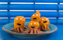 Закуска из сосисок Осьминожки - шаг 10