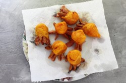 Закуска из сосисок Осьминожки - шаг 8