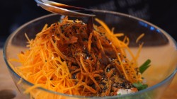 Закусочные огурчики с аппетитной начинкой - шаг 7