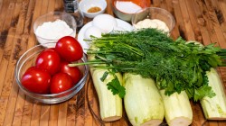 Закусочный торт из кабачков с помидорами и зеленью - шаг 1