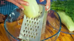 Закусочный торт из кабачков с помидорами и зеленью - шаг 2