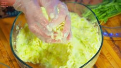 Закусочный торт из кабачков с помидорами и зеленью - шаг 6