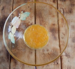 Заливное тесто для пирога на кефире без дрожжей - шаг 1 Заливное тесто для пирога на кефире без дрожжей - шаг 1