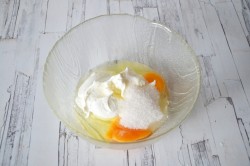 Заливной пирог с вишней и сметаной в духовке - шаг 6 Заливной пирог с вишней и сметаной в духовке - шаг 6