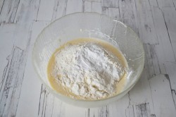 Заливной пирог с вишней и сметаной в духовке - шаг 7 Заливной пирог с вишней и сметаной в духовке - шаг 7