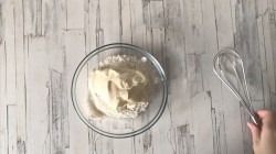 Заливной пирог с капустой на майонезе - шаг 4