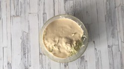 Заливной пирог с капустой на майонезе - шаг 7